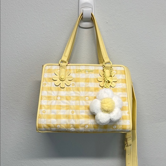 Betsey Johnson | Gingham Tote w/ Daisy Charm  and Crossbody Strap - Picture 3 of 11